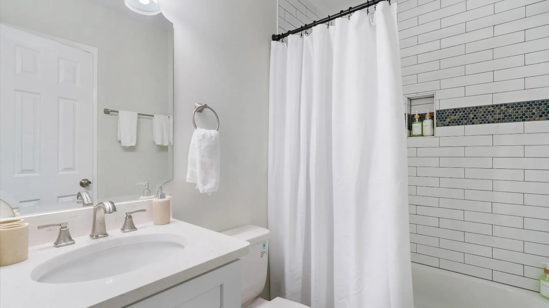 Luxe Jazz~4 Bed~Updated~Fun Memphis